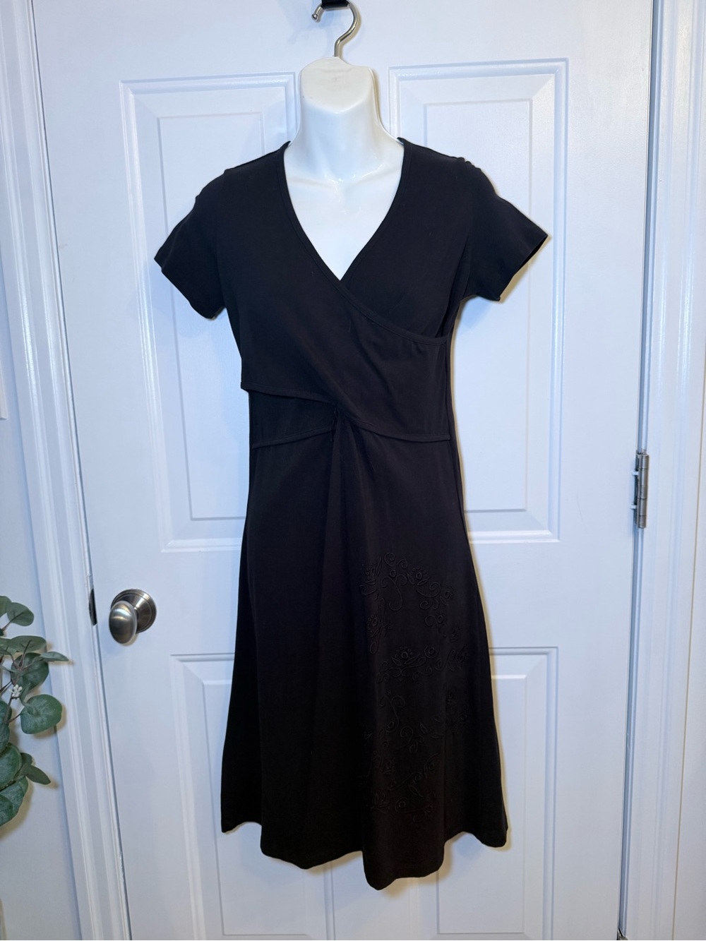 Women's Black V-Neck Midi Nursing Maternity Dress